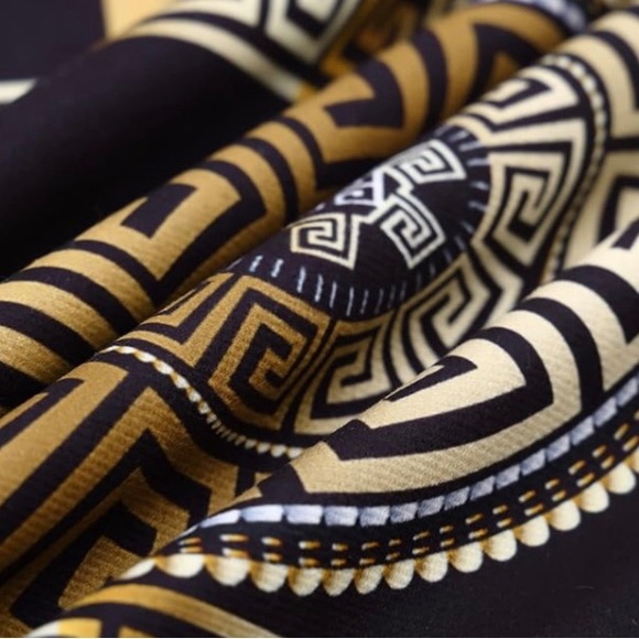 Sold out Set of 2 pillow coverings in gold and black NIB. 2 sizes available. - Picture 5 of 6